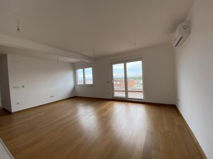 Vukov spomenik ulica Vojvode Bogdana 98m2 30m2 terasa 7