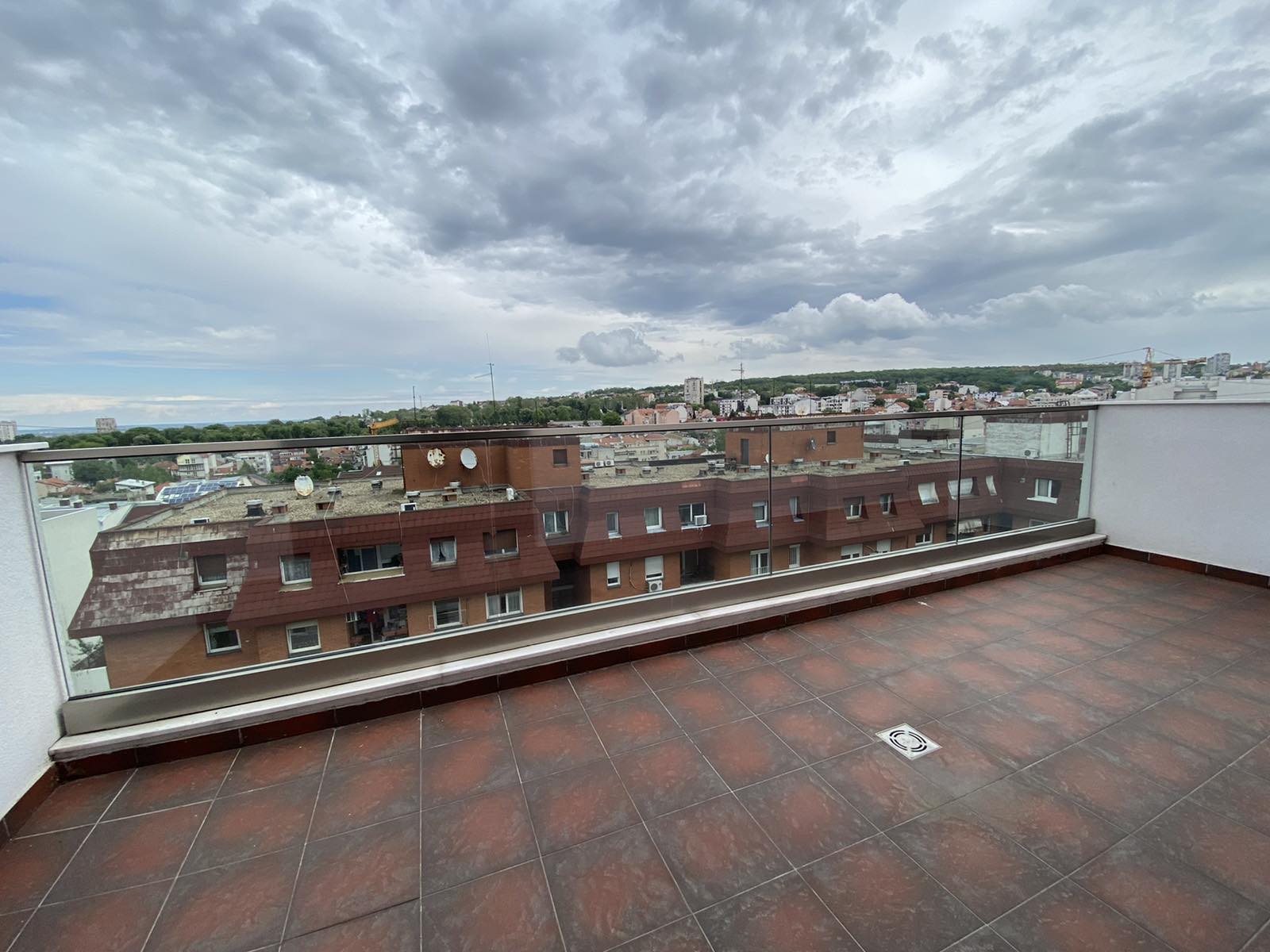 Vukov spomenik ulica Vojvode Bogdana 98m2 30m2 terasa 5