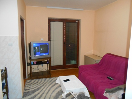 35 m2  Cerak Žarkovo jednosoban  namešten  TA grejanje  180  062 80 191 80 2