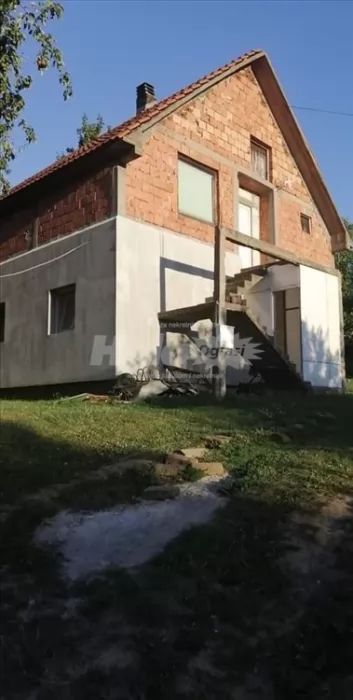 Na prodaju kuca i plac u Kumodrazu 