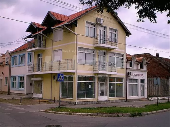 Poslovno stambena zgrada sa lokalom