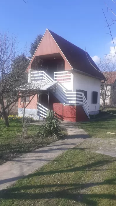 Prodajem kucu u Loznici
