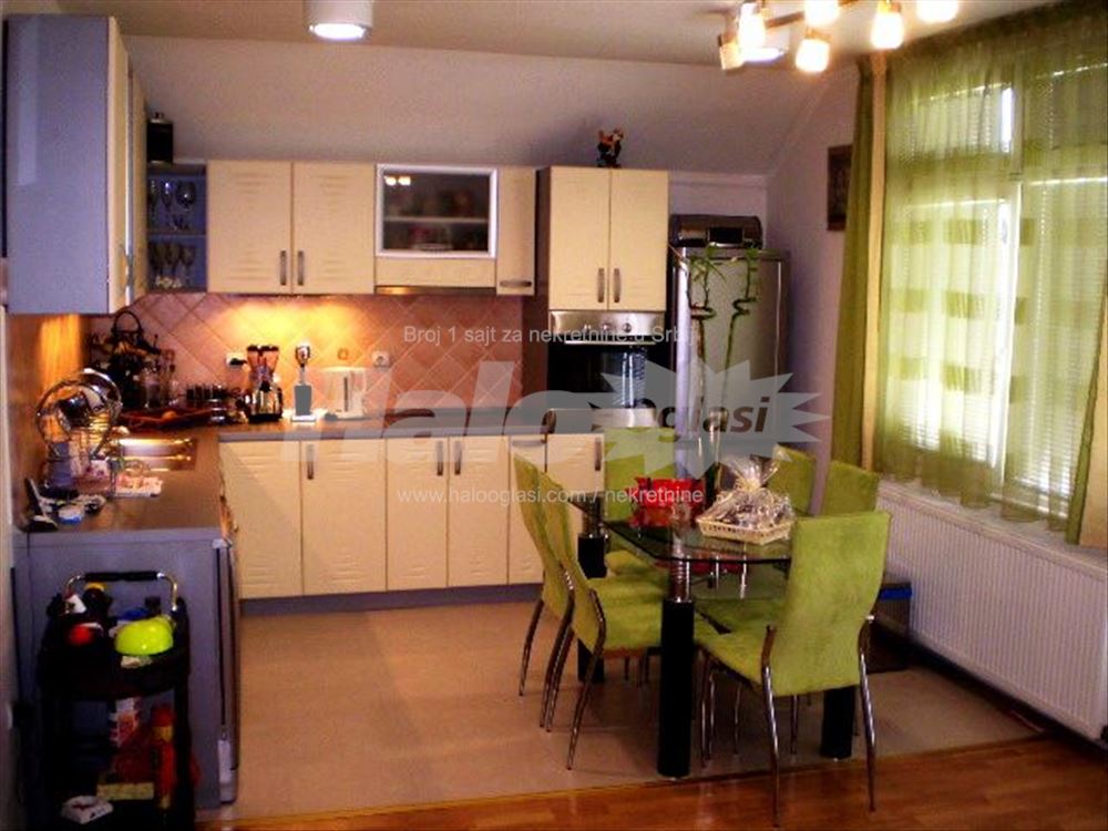 Poslovno stambena zgrada sa lokalom 3