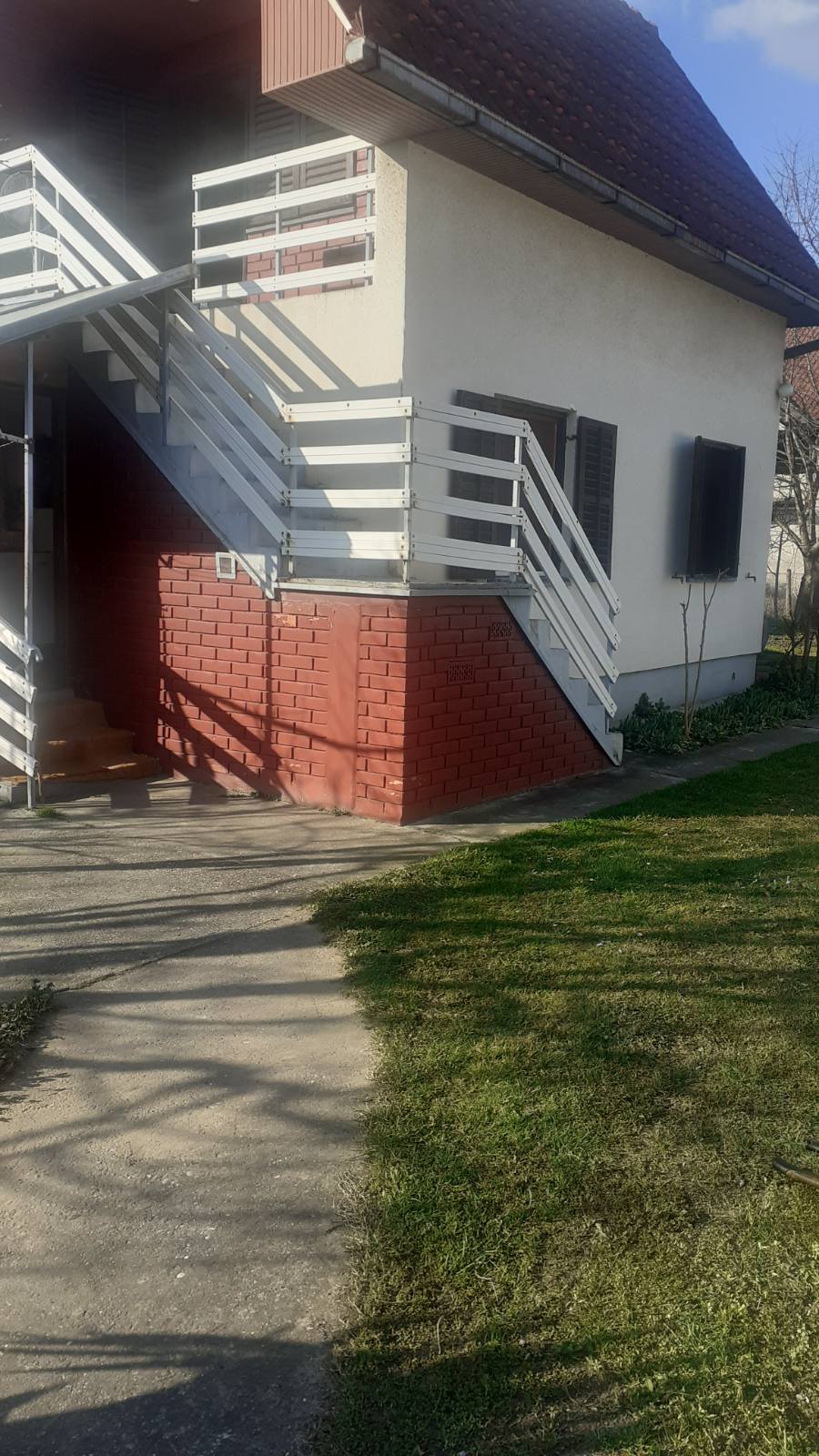 Prodajem kucu u Loznici 4