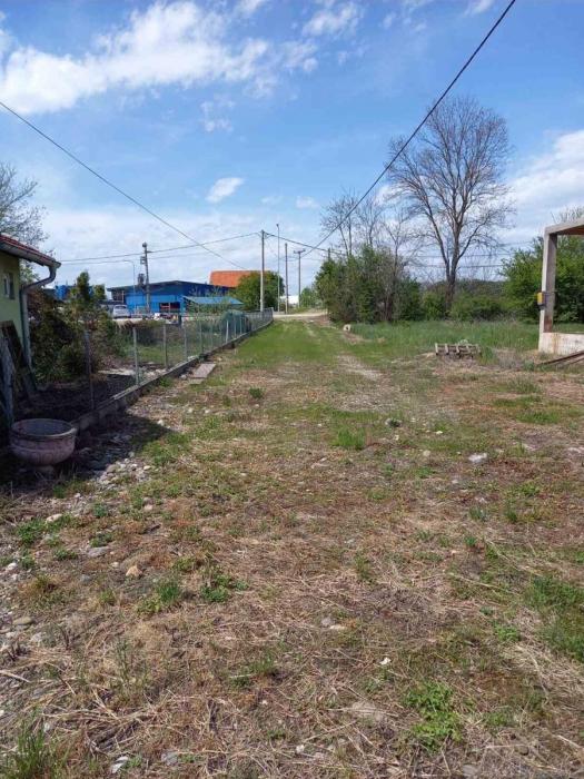 Na prodaju plac u Grdici 7