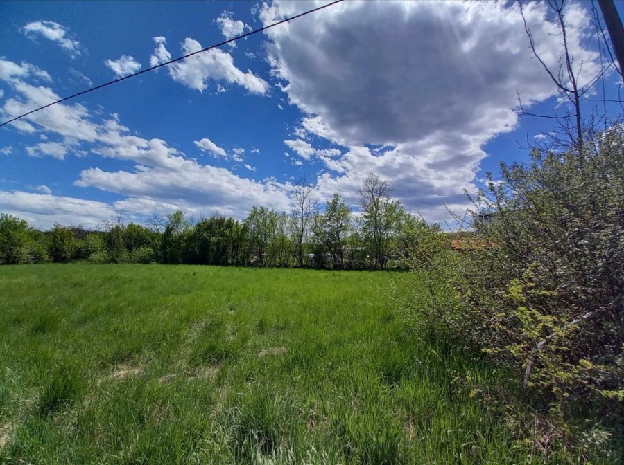 Na prodaju plac u Grdici 2