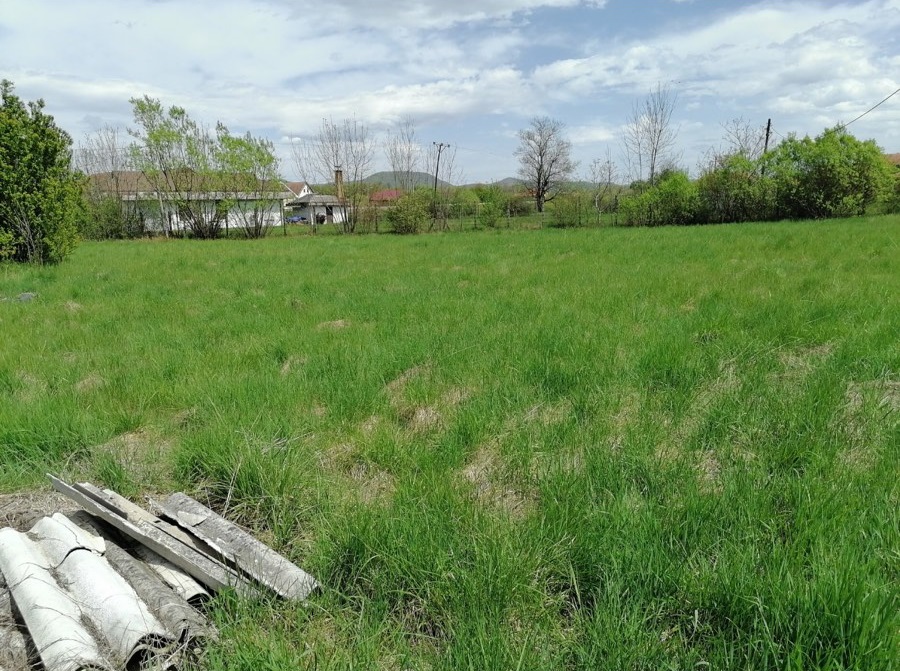 Na prodaju plac u Grdici 4