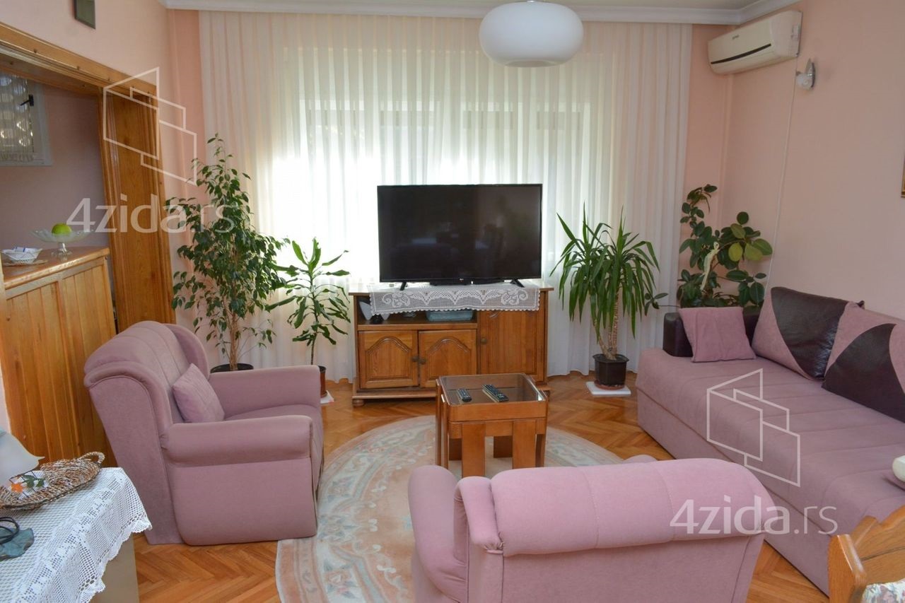 Porodicna stambena zgrada u Vrscu 2