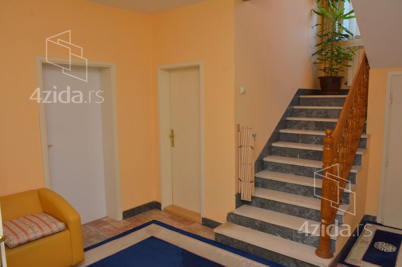 Porodicna stambena zgrada u Vrscu 4