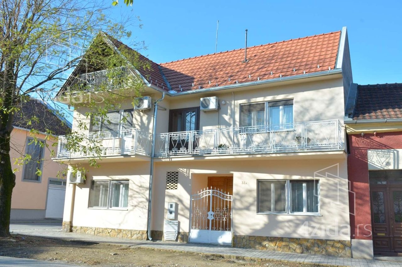 Porodicna stambena zgrada u Vrscu 1