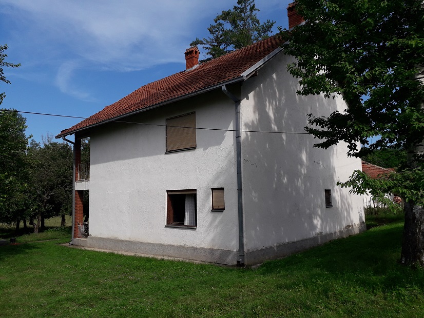 Velika porodicna kuca sa 1ha zemljista 1