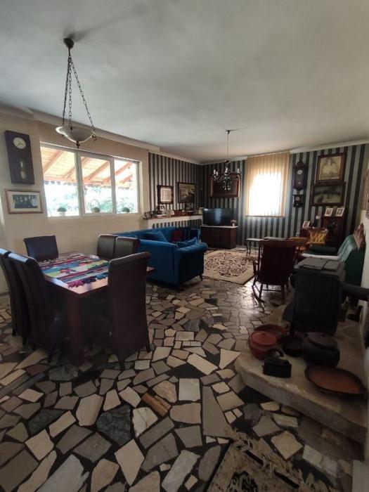 Prodajem porodicnu kucu u Vinci 7