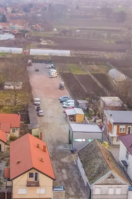 Iznajmljujem plac Beograd Dobanovci