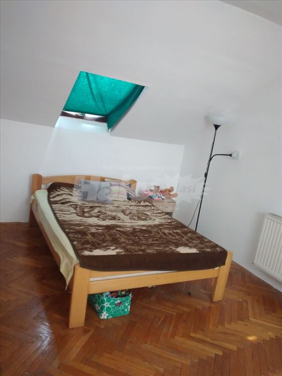 Prodajem stan na Grbavici 5