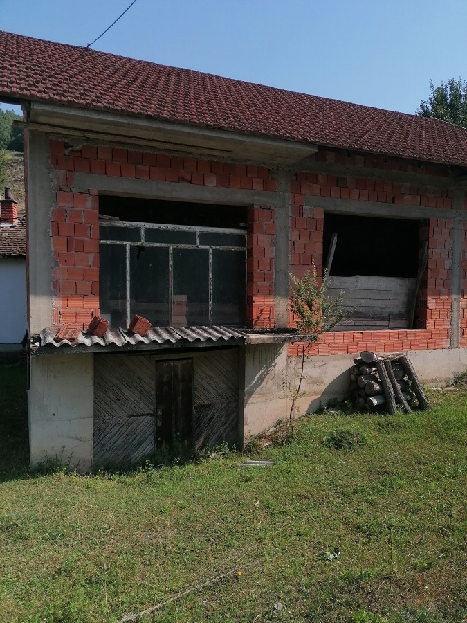 Na prodaju kuca i plac na Rainovaci Ljubovija 1