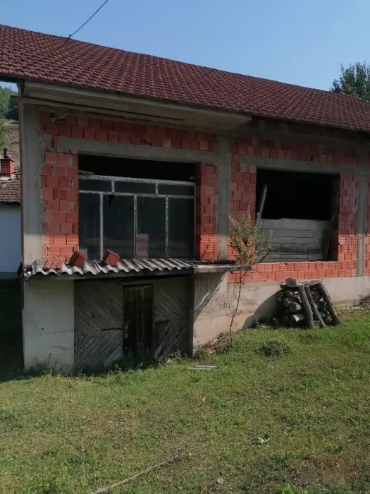 Na prodaju kuca i plac na Rainovaci Ljubovija