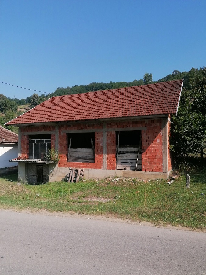 Na prodaju kuca i plac na Rainovaci Ljubovija 5