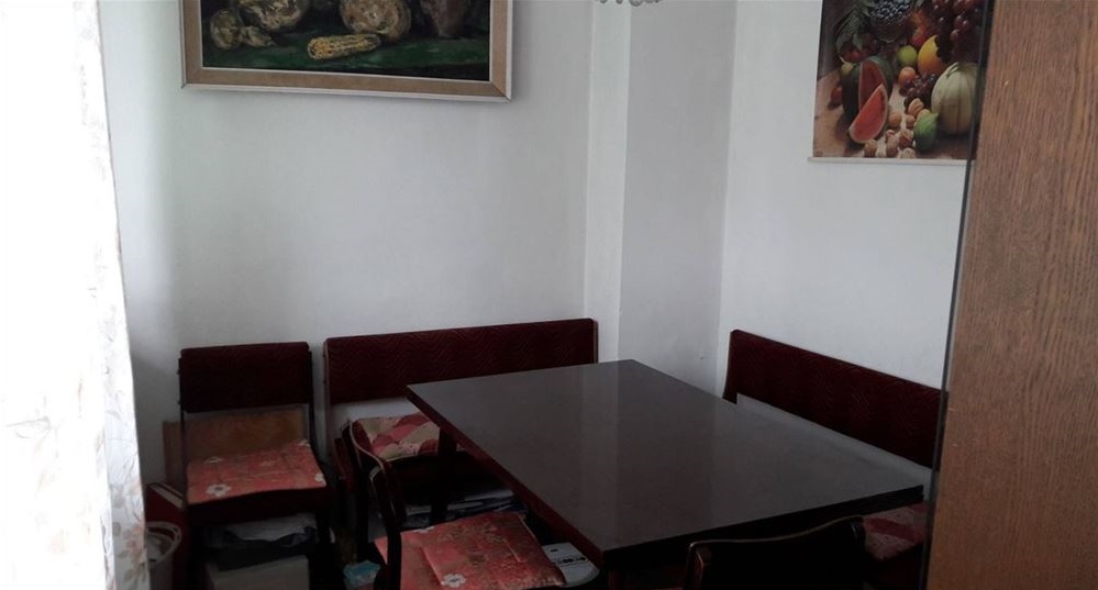 Prodajem komforan stan u najlepsem delu Zajecara 4