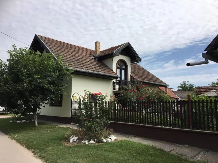 Na prodaju useljiva namestena kuca Martonos Kanjiza