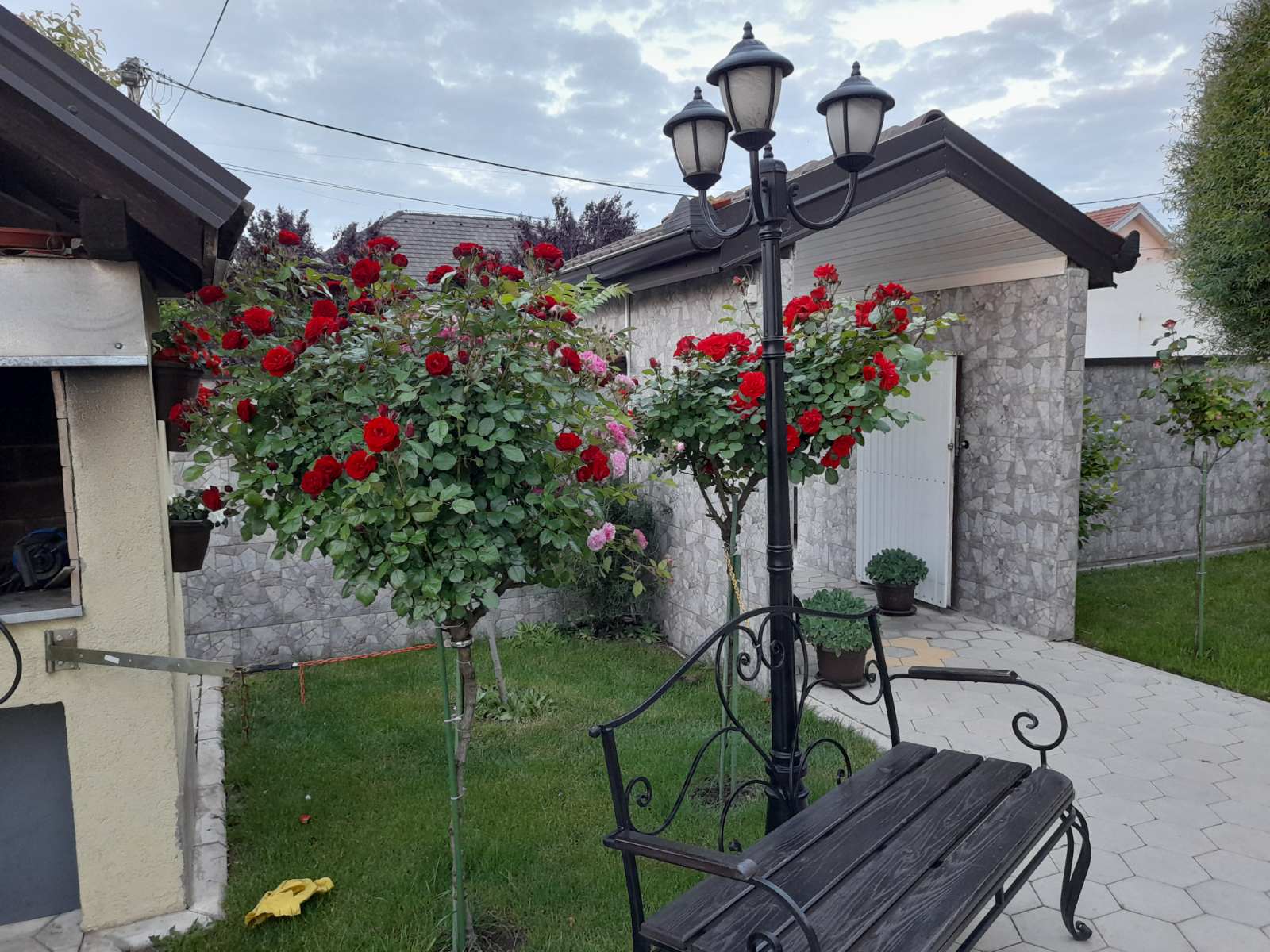 Prodajem kucu u Starim Banovcima 2