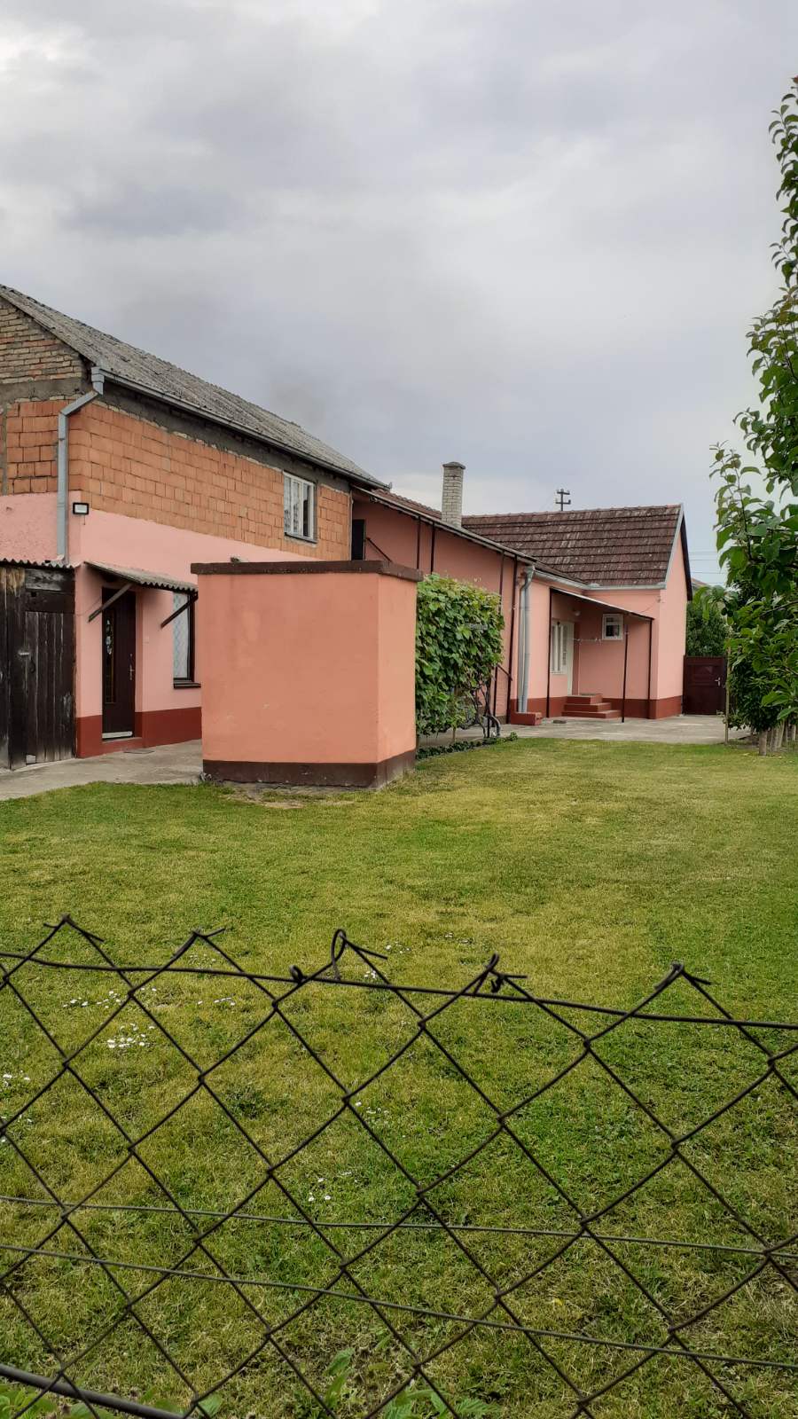 Prodajem porodicnu kucu Hrtkovci Ruma 2