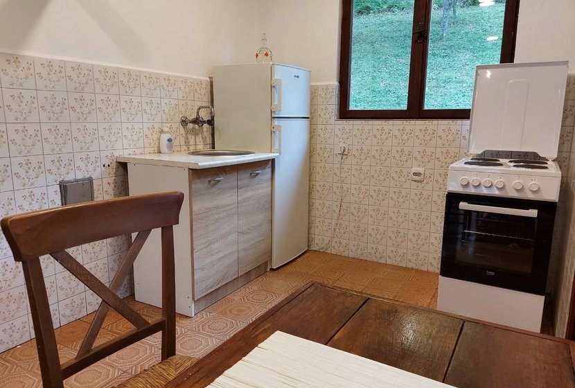 Povoljno prodajem kucu Perucac 3