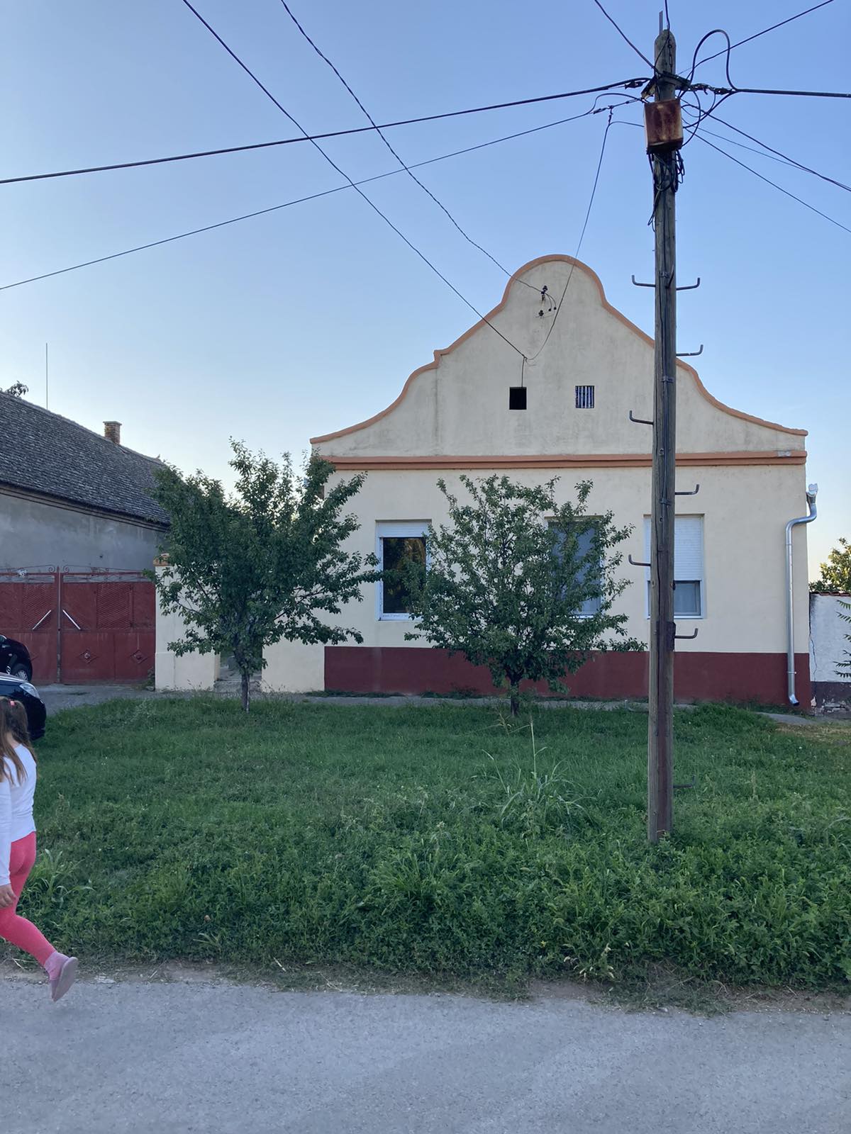 Prodaje kucu u Novim Karlovcima 1