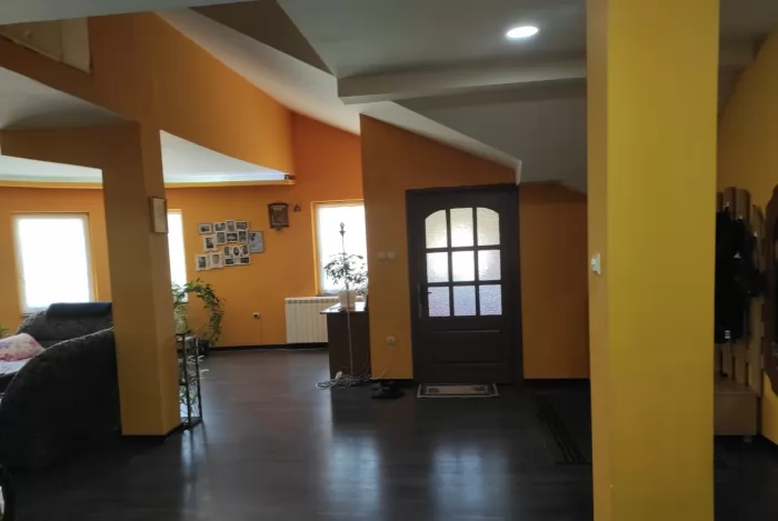 Prodajem stan Perucac Centar 6