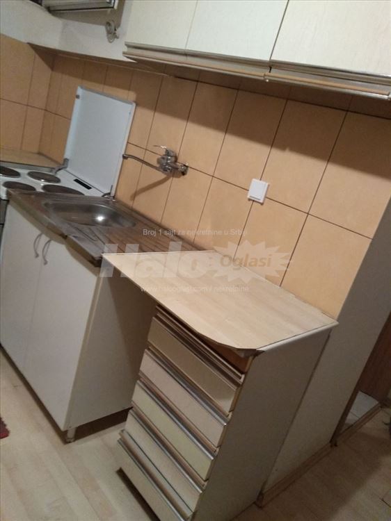 Izdajem garsonjeru Petlovo Brdo 4