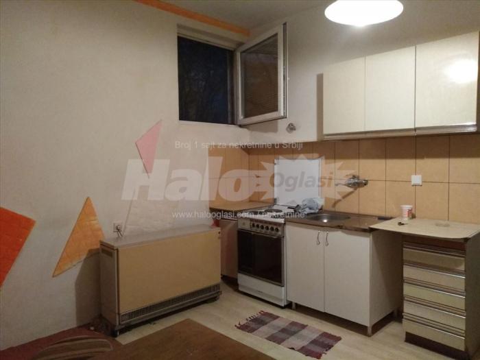 Izdajem garsonjeru Petlovo Brdo 7