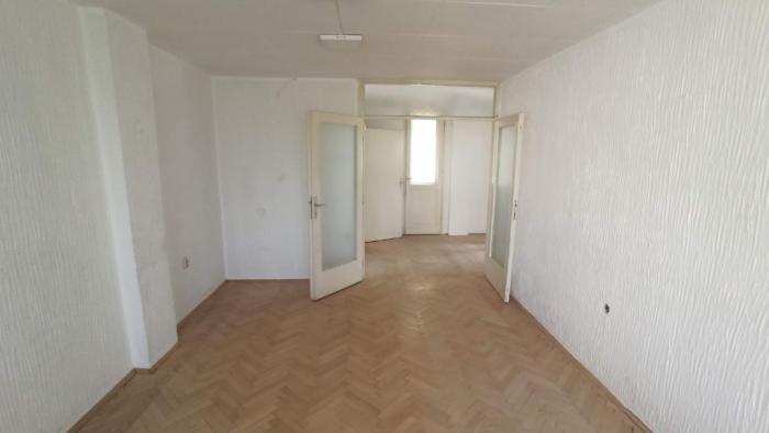 IZDAJE SE DVOIPOSOBAN STAN NA BULEVARU NEMANJIĆA 7