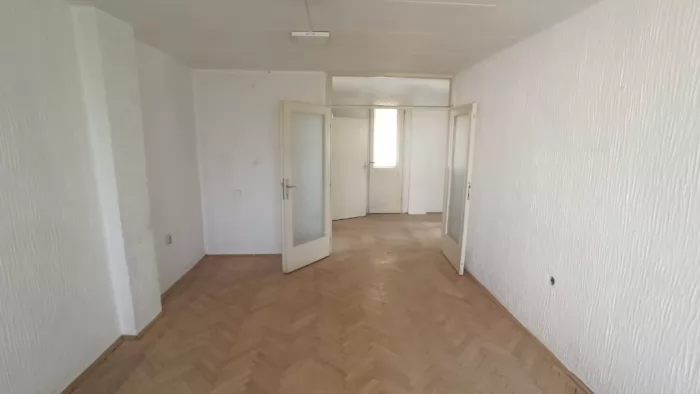 IZDAJE SE DVOIPOSOBAN STAN NA BULEVARU NEMANJIĆA 