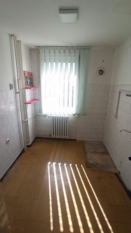 IZDAJE SE DVOIPOSOBAN STAN NA BULEVARU NEMANJIĆA 3