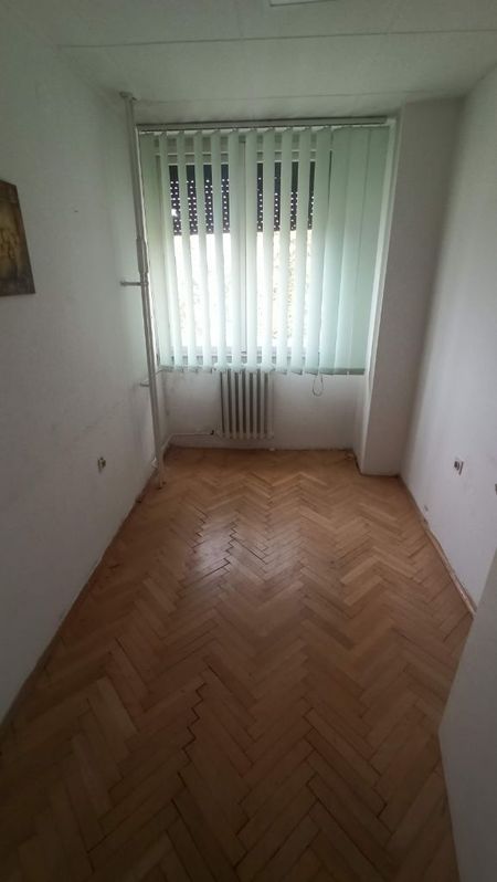 IZDAJE SE DVOIPOSOBAN STAN NA BULEVARU NEMANJIĆA 5