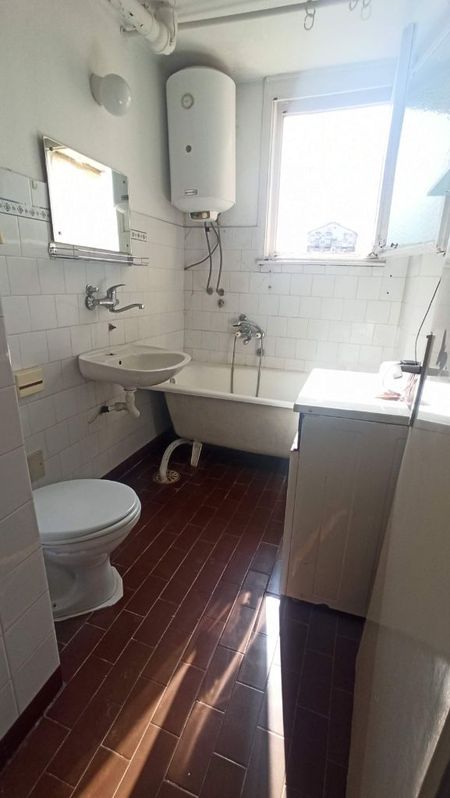 IZDAJE SE DVOIPOSOBAN STAN NA BULEVARU NEMANJIĆA 4