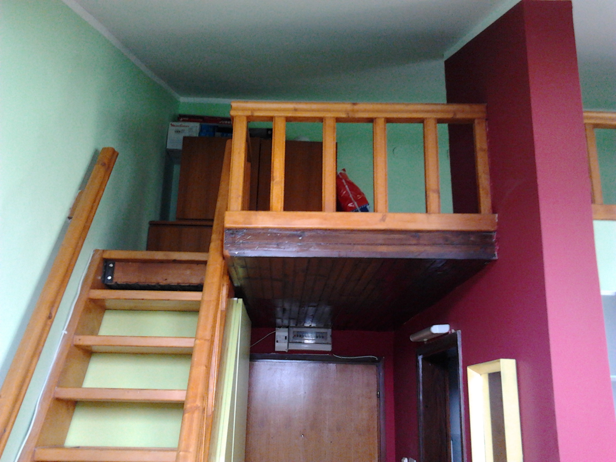 Izdajem namestenu garsonjeru na Bogosloviji 4