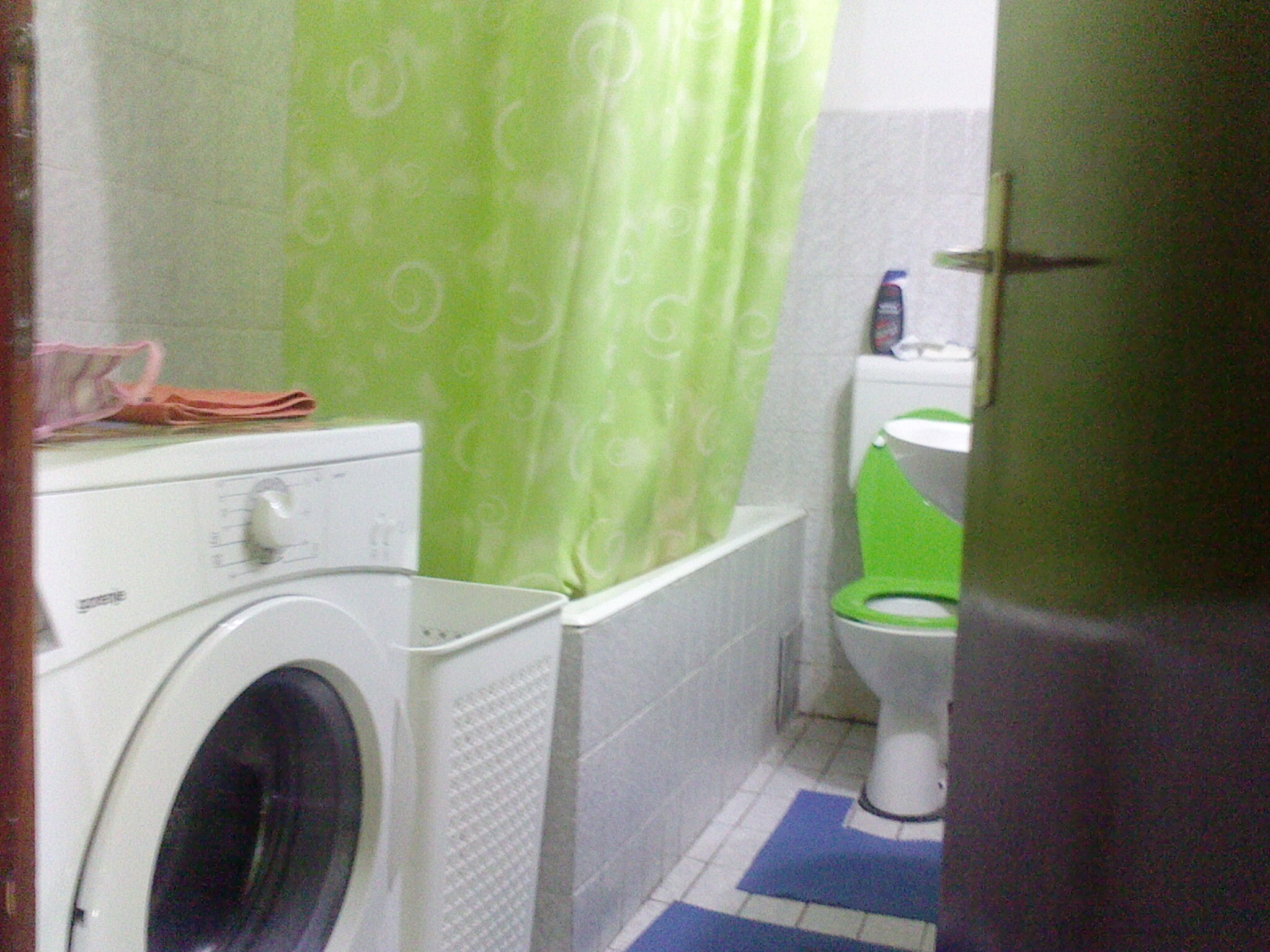 Izdajem namestenu garsonjeru na Bogosloviji 5