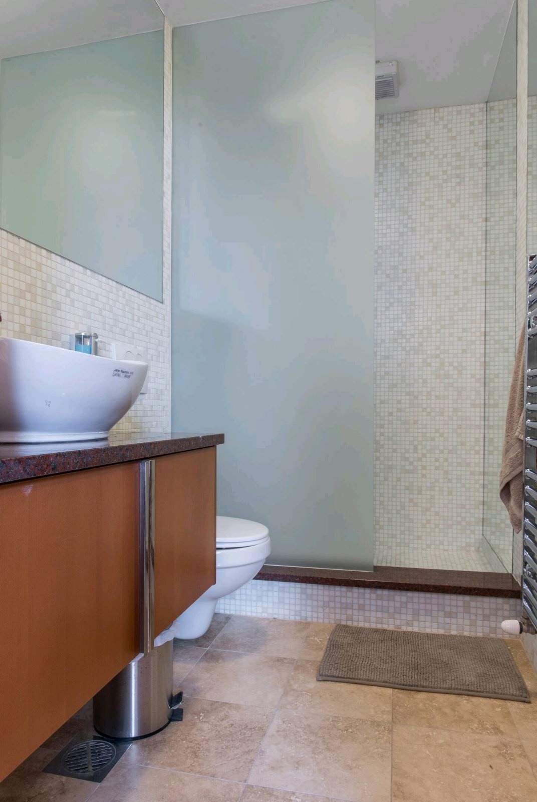 Prodajem stan u centru Novog Sada 5