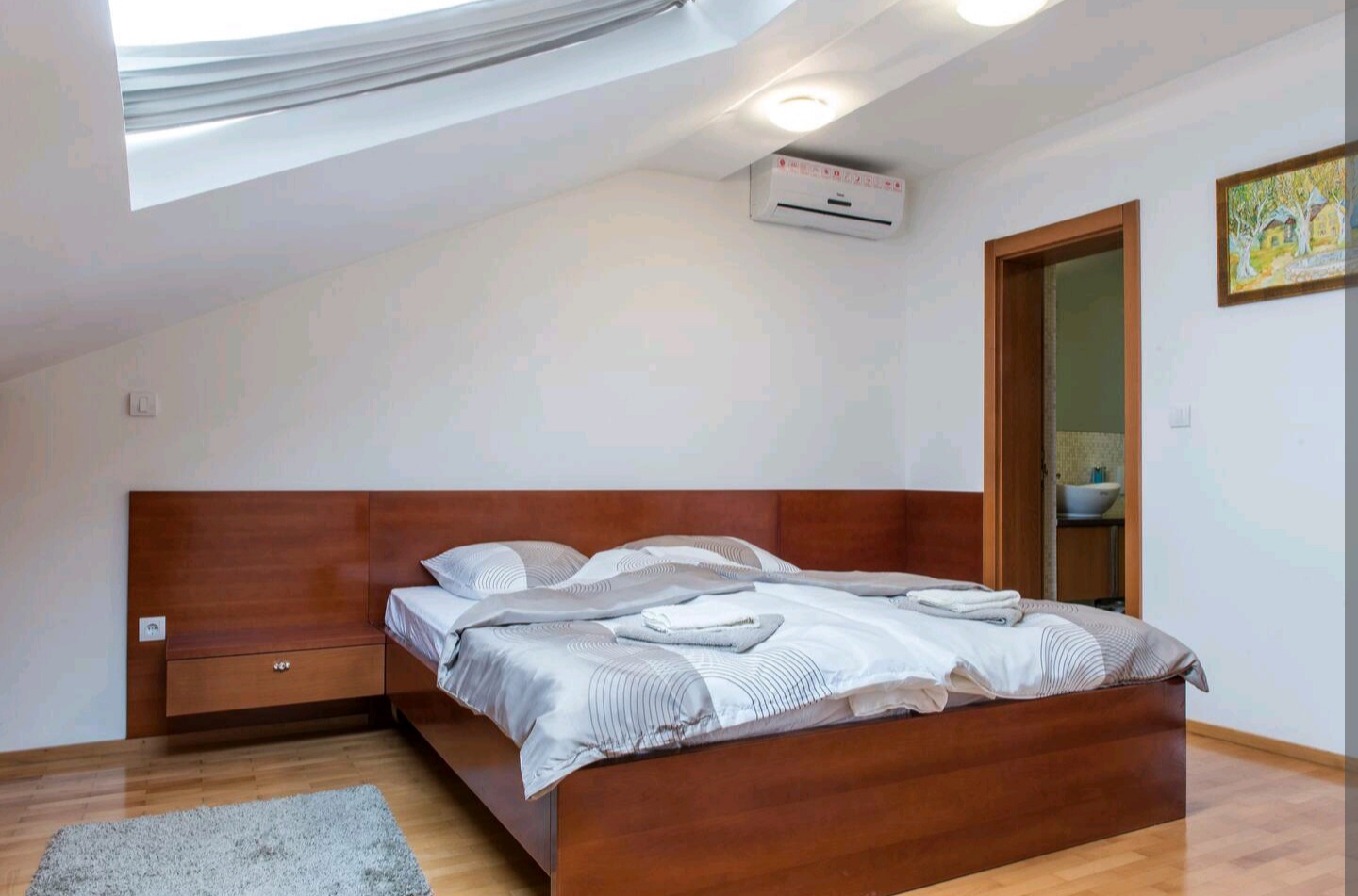 Prodajem stan u centru Novog Sada 3