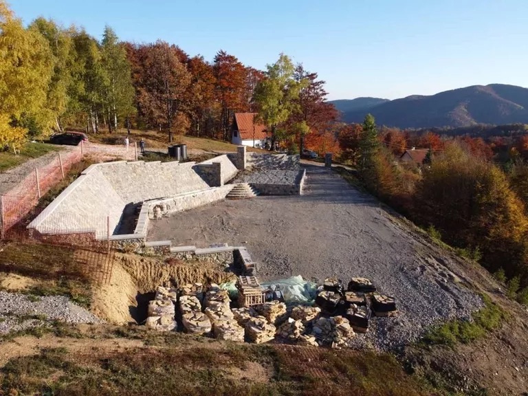 Gradjevinski kompleks Mravinjci Povlen 15 ari 1001m nv 1