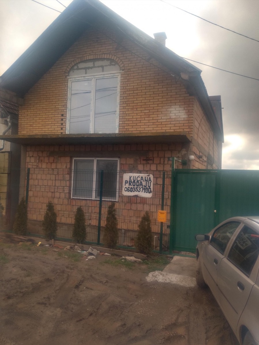 Prodajem useljivu nedovrsenu kucu sa 10 ari placa 2