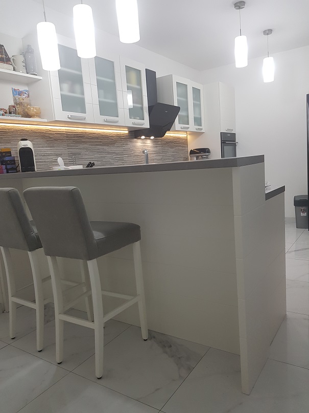 Prodajem kucu u Starim Banovcima 3