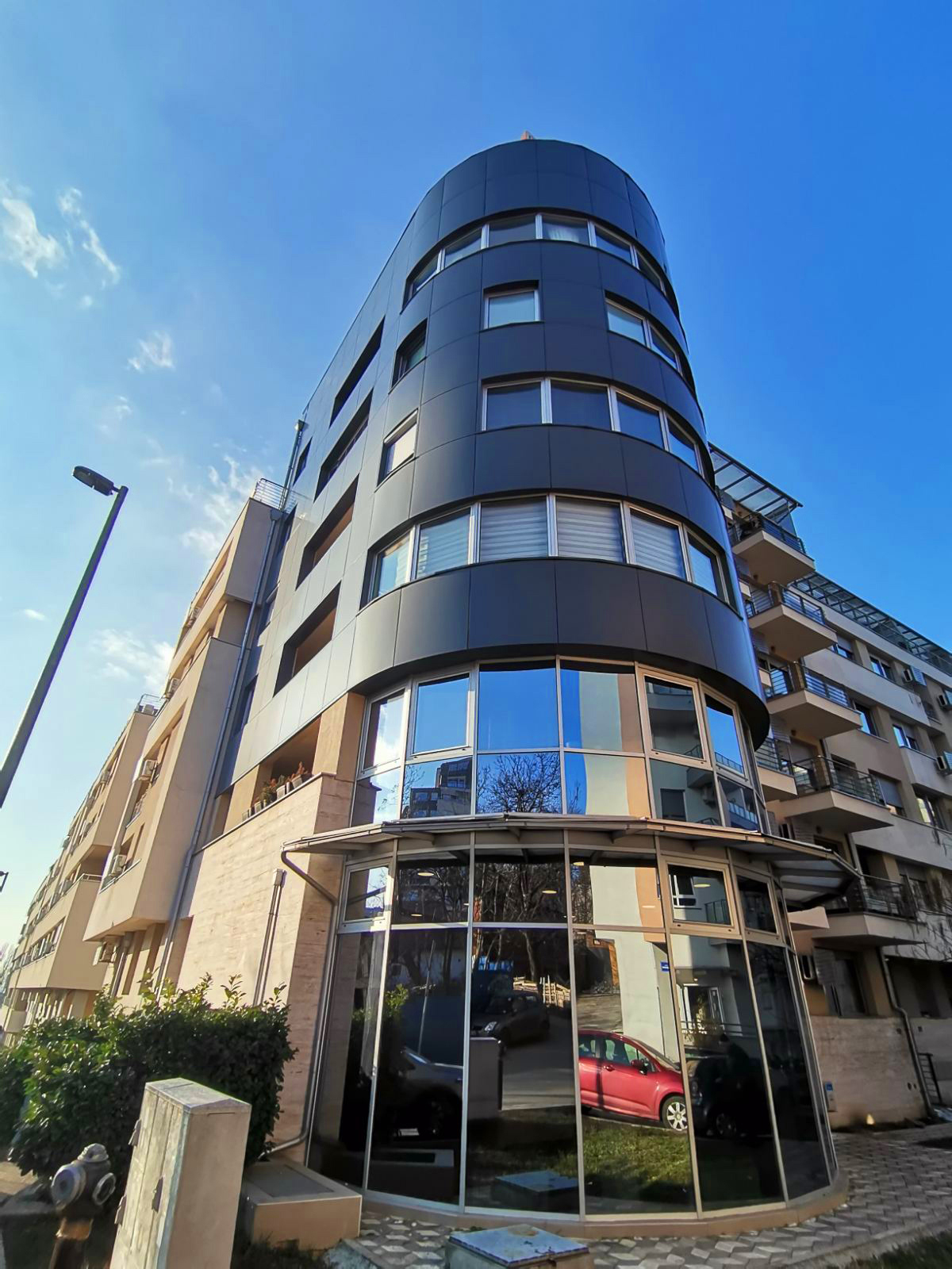Izdaje se lux lokal 84m2 1