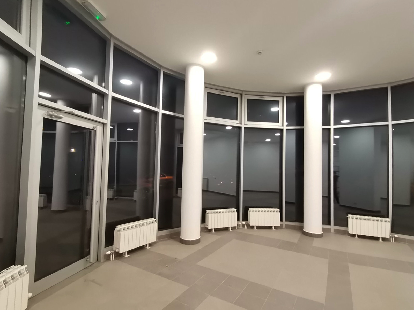 Izdaje se lux lokal 84m2 7