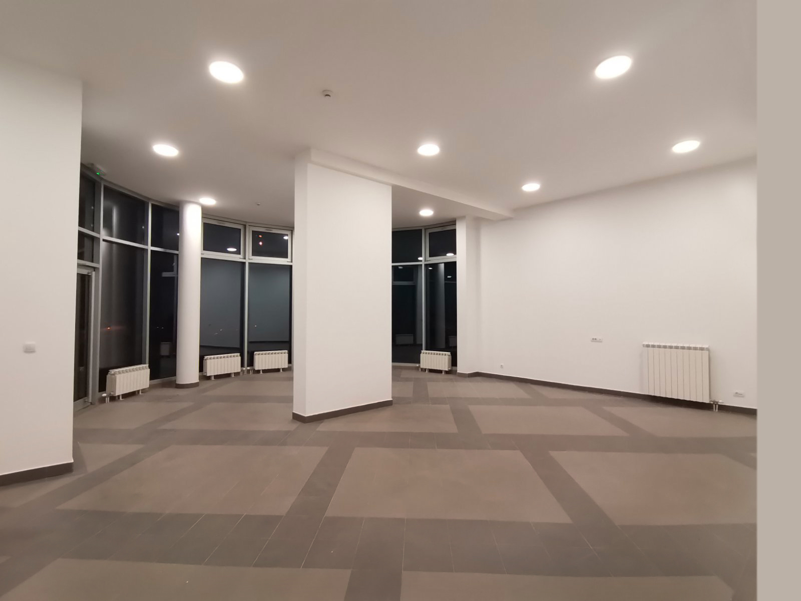 Izdaje se lux lokal 84m2 4