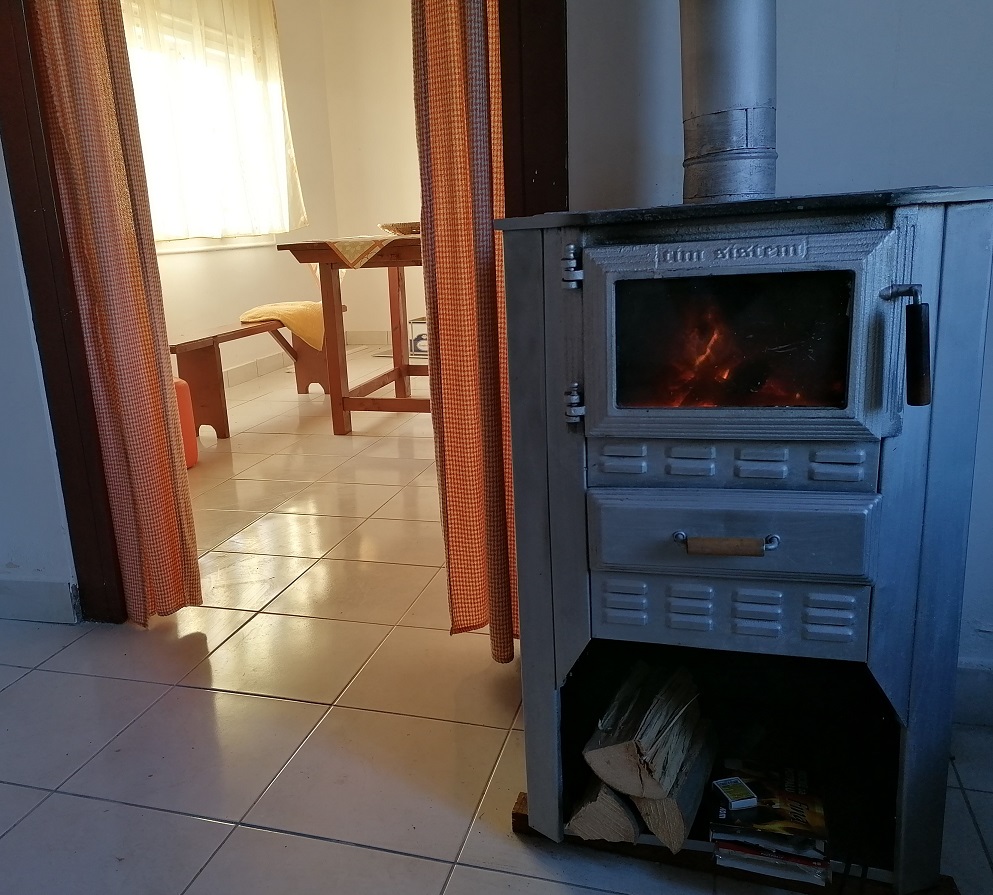 Prodajem vikend kucu i 20 ari placa 3