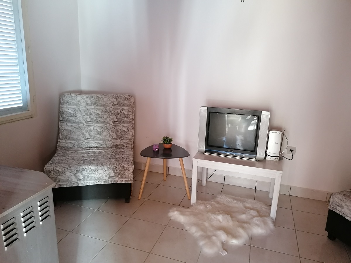 Prodajem vikend kucu i 20 ari placa 4