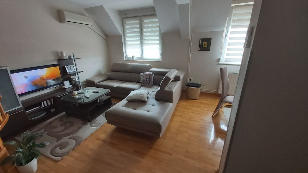 Prodajem trosoban stan u Obrenovcu 1