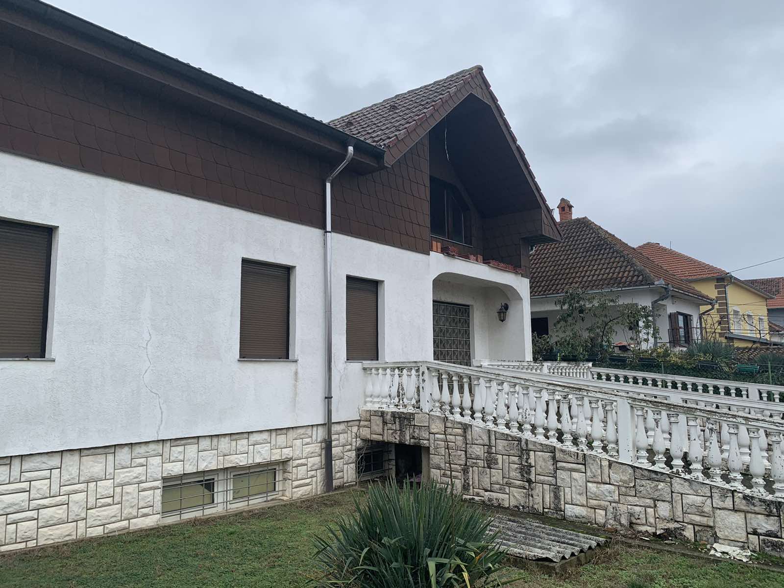 Veliko Gradiste kuca 463m2 na 10 ari placa 2