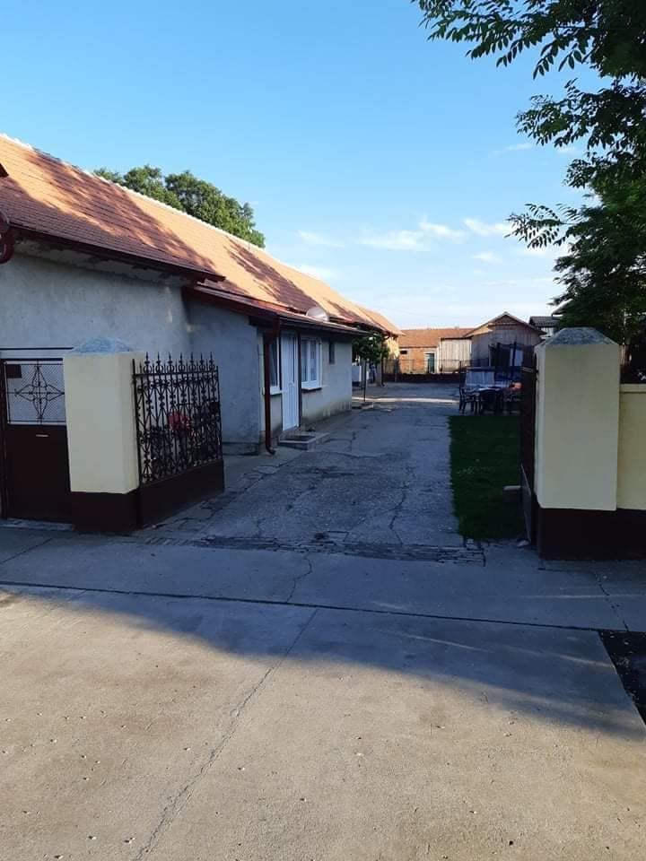 Prodajem kucu u Hetinu Zitiste 2